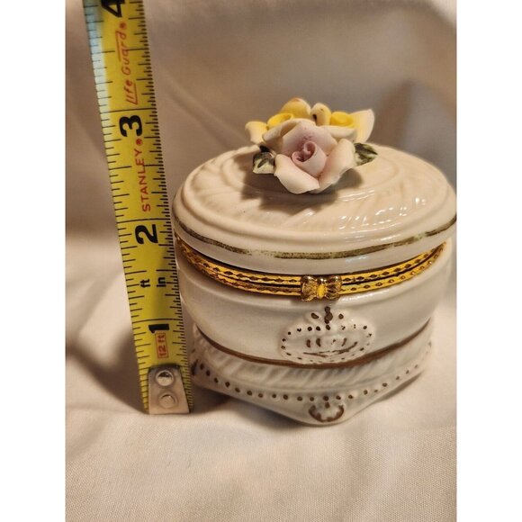 Vintage Ceramic Mini Trinket Box Applied Rose Buds on Lid White W/ Gold Trim - Picture 6 of 6